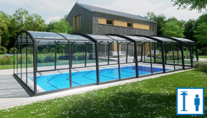 Hohe Poolüberdachung