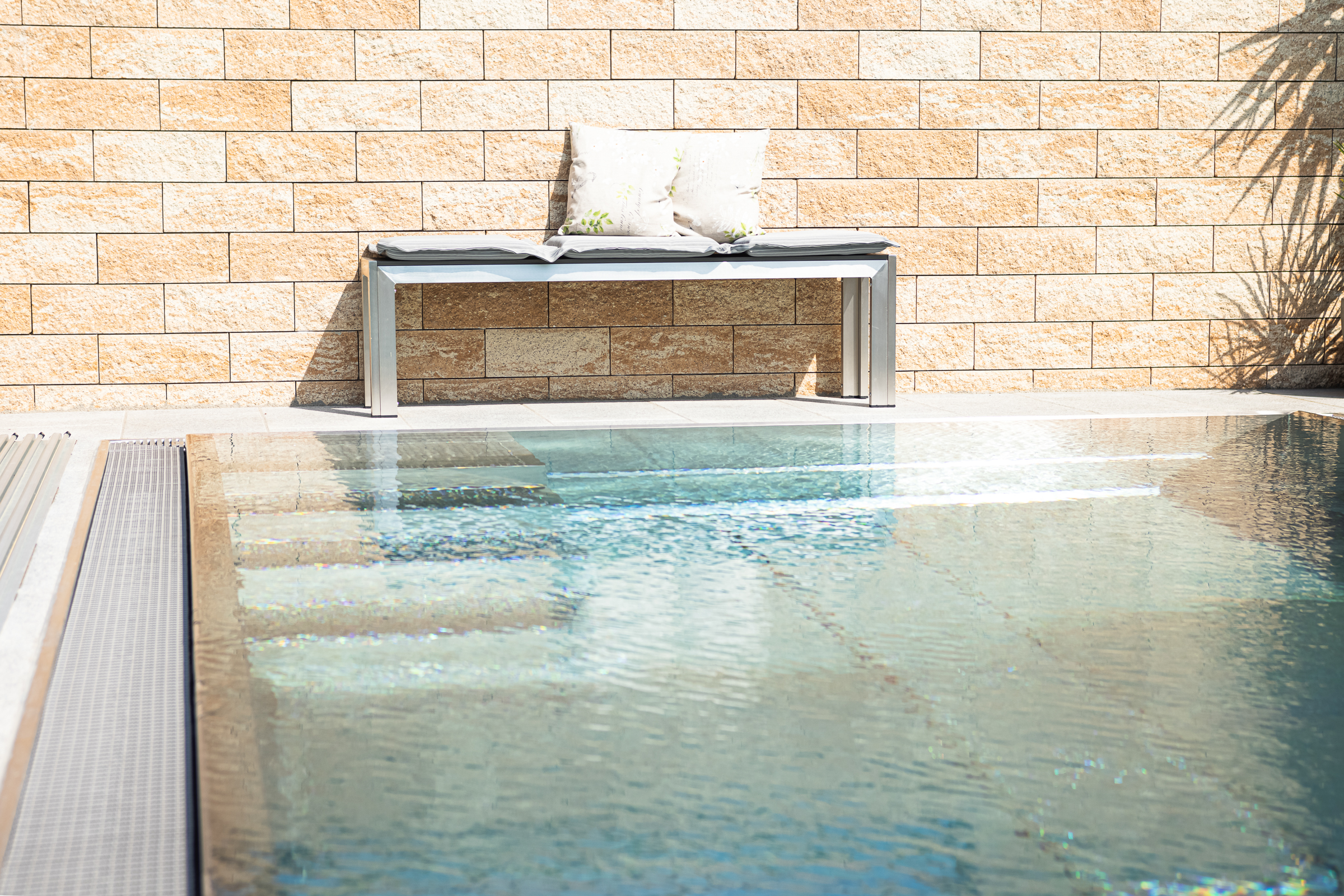 Edelstahlschwimmbecken Überlaufpool aus Edelstahl