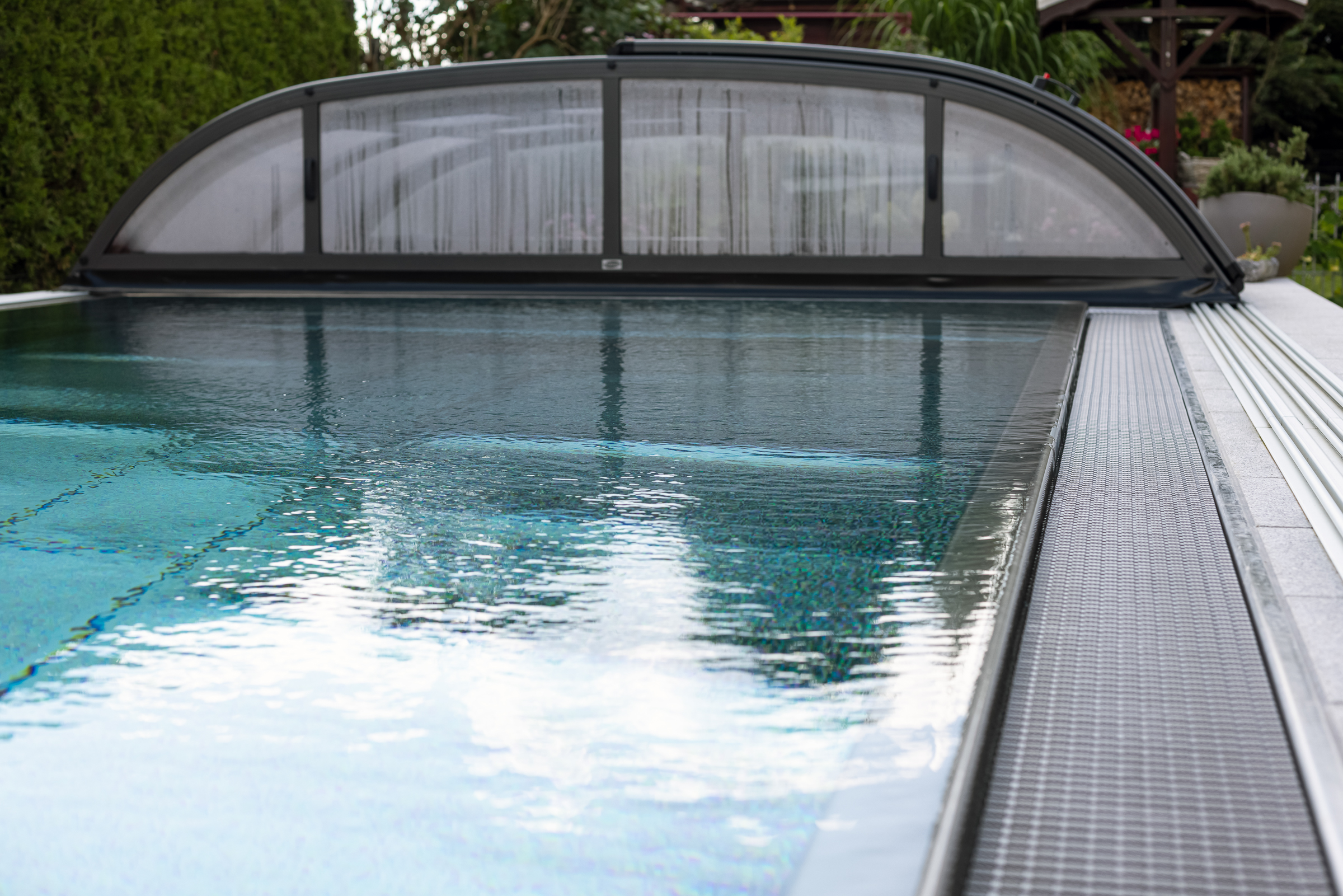 Edelstahlpool - Überlaufpool mit Poolüberdachung