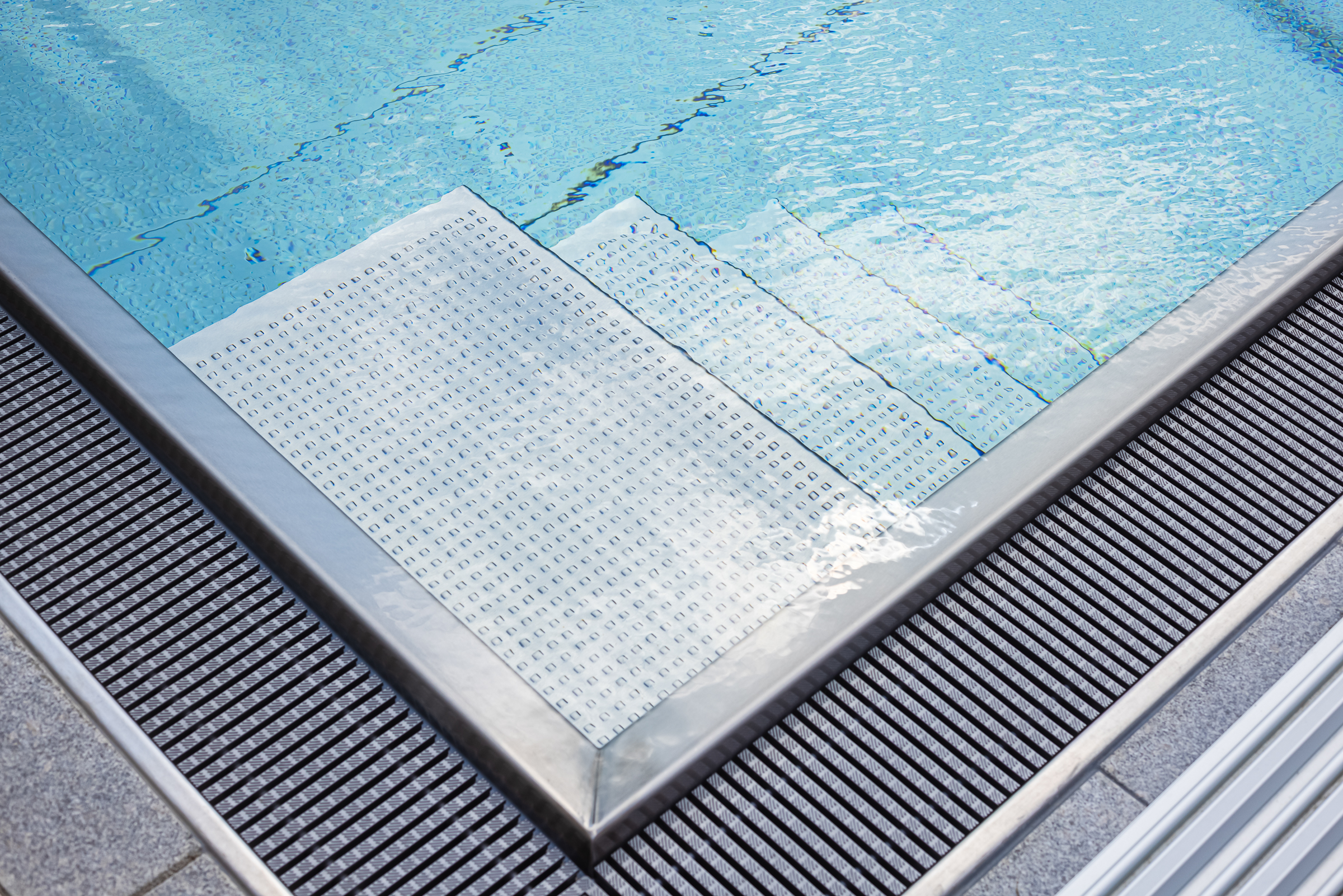 Edelstahlpool mit Treppe aus Edelstahl